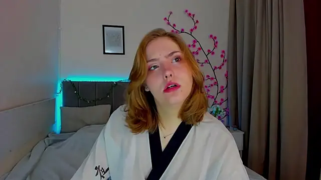 Snapshot of DellaRows chatting on 03-06-26, 06:43 DellaRows online show from 03-06-26, 06:43