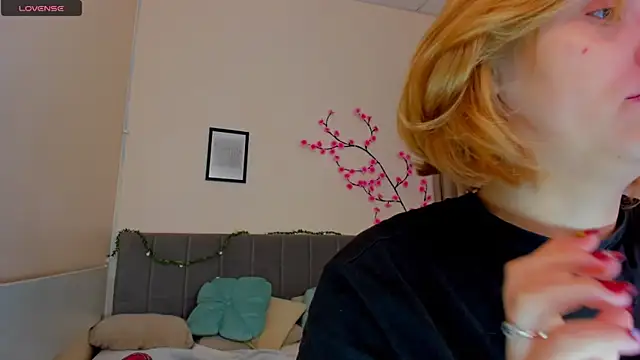 DellaRows online show from 05-04-26, 05:14