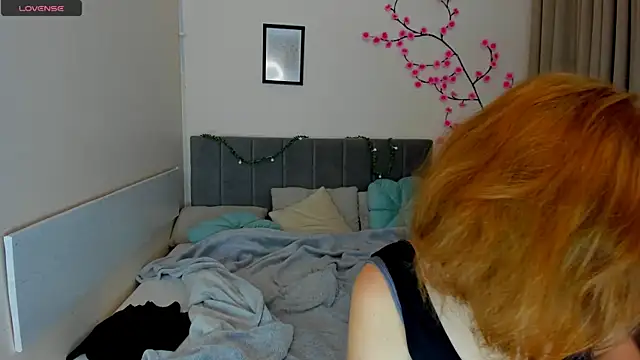 DellaRows online show from 06-12-26, 05:39