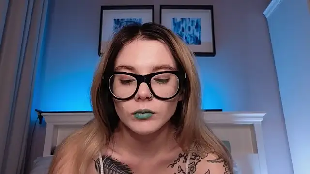 Snapshot of AliceTease chatting on 05-16-26, 07:23 AliceTease online show from 05-16-26, 07:23