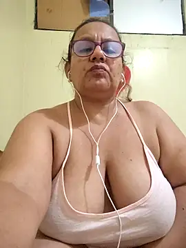 Snapshot of Roxy_77 chatting on 02-28-26, 06:36 Roxy 77 online show from 02-28-26, 06:36