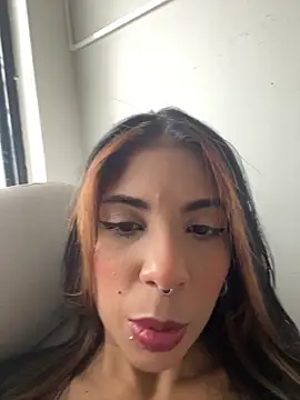 Snapshot of VioletaHills_ chatting on 03-11-26, 12:11 VioletaHills online show from 03-11-26, 12:11