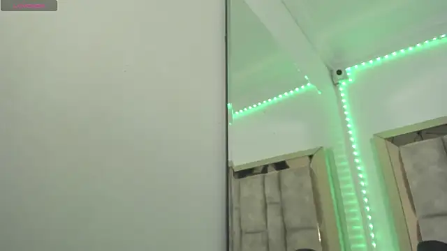 Titan Moreno  online show from 04-23-26, 12:04