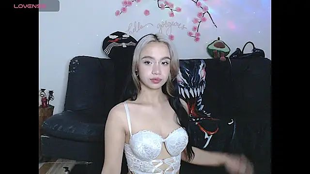 Snapshot of sweet_molly420 chatting on 06-24-26, 11:04 sweet molly420 online show from 06-24-26, 11:04