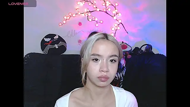 Snapshot of sweet_molly420 chatting on 07-02-26, 03:23 sweet molly420 online show from 07-02-26, 03:23
