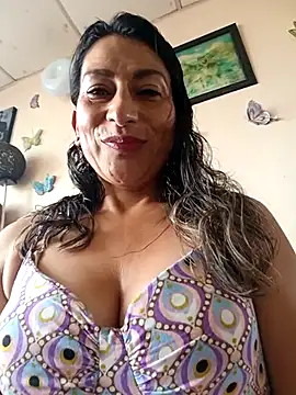 Lucia Rios online show from 06-15-26, 08:22