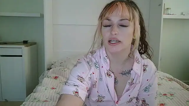 Snapshot of nyxiejinx chatting on 05-12-26, 10:23 nyxiejinx online show from 05-12-26, 10:23