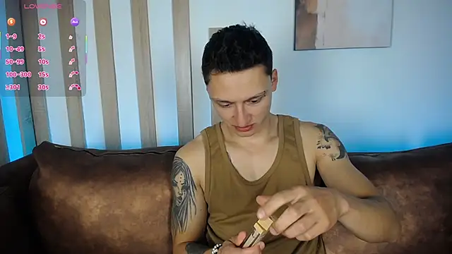 Snapshot of DIEGO_JONES chatting on 06-19-26, 01:04 DIEGO JONES online show from 06-19-26, 01:04
