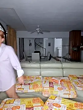 Snapshot of andruscatrina chatting on 03-04-26, 04:07 andruscatrina online show from 03-04-26, 04:07