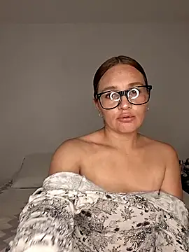 Snapshot of andruscatrina chatting on 03-17-26, 12:04 andruscatrina online show from 03-17-26, 12:04