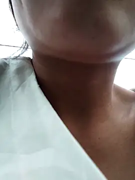 Snapshot of Lilinn_ chatting on 05-08-26, 10:37 Lilinn online show from 05-08-26, 10:37