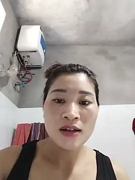 Snapshot of Lilinn_ chatting on 06-03-26, 12:13 Lilinn online show from 06-03-26, 12:13