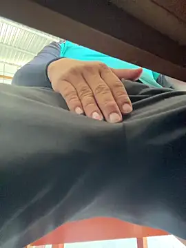 hoang15075 online show from 04-22-26, 01:41