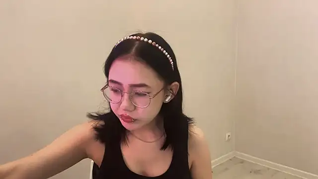 Snapshot of SolvedGlobe chatting on 05-04-26, 01:07 SolvedGlobe online show from 05-04-26, 01:07
