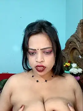 Snapshot of Beauty-3 chatting on 05-08-26, 09:31 Beauty-3 online show from 05-08-26, 09:31