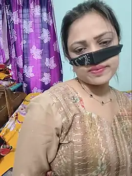 Snapshot of Beauty-3 chatting on 05-18-26, 03:24 Beauty-3 online show from 05-18-26, 03:24