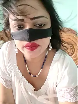 Snapshot of Beauty-3 chatting on 06-15-26, 03:09 Beauty-3 online show from 06-15-26, 03:09