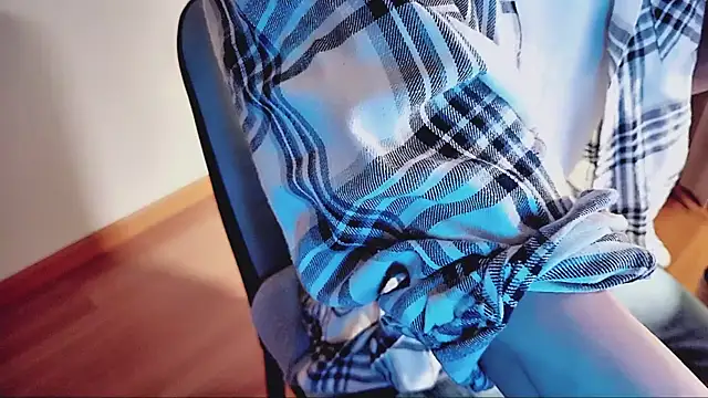 Snapshot of FEIYUS1 chatting on 03-08-26, 02:21 FEIYUS1 online show from 03-08-26, 02:21