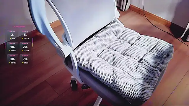 Snapshot of FEIYUS1 chatting on 03-10-26, 02:11 FEIYUS1 online show from 03-10-26, 02:11