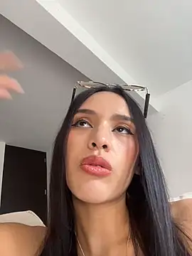 Snapshot of Mia-villalobos chatting on 03-11-26, 02:01 Mia-villalobos online show from 03-11-26, 02:01