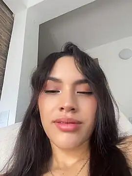 Snapshot of Mia-villalobos chatting on 05-21-26, 01:29 Mia-villalobos online show from 05-21-26, 01:29