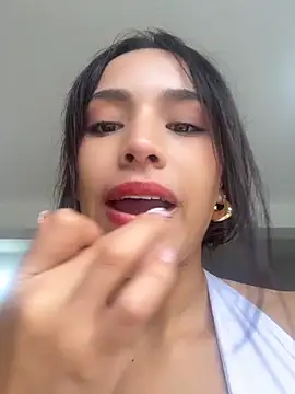Snapshot of Mia-villalobos chatting on 06-10-26, 03:22 Mia-villalobos online show from 06-10-26, 03:22