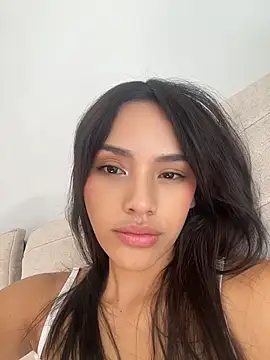 Snapshot of Mia-villalobos chatting on 06-11-26, 02:04 Mia-villalobos online show from 06-11-26, 02:04