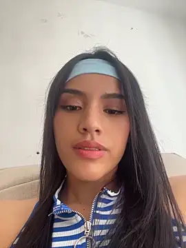 Snapshot of Mia-villalobos chatting on 06-12-26, 03:00 Mia-villalobos online show from 06-12-26, 03:00