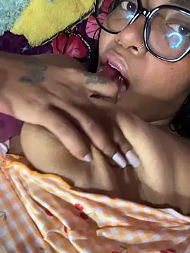 Snapshot of Piel_Canella chatting on 03-07-26, 01:24 Piel Canella online show from 03-07-26, 01:24