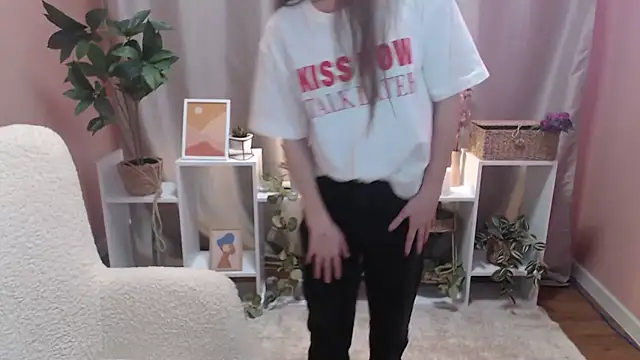 Snapshot of MistyBree chatting on 03-12-26, 09:26 MistyBree online show from 03-12-26, 09:26