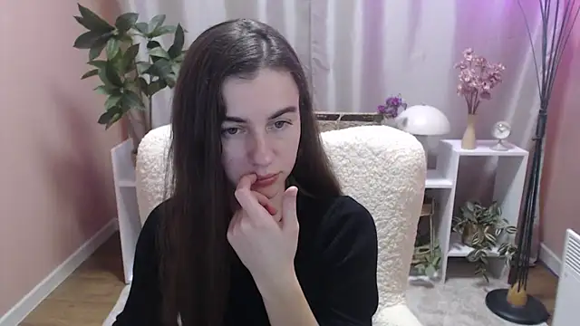 Snapshot of MistyBree chatting on 03-25-26, 10:10 MistyBree online show from 03-25-26, 10:10