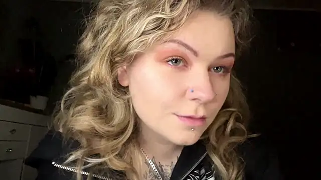 Snapshot of YoungAlina chatting on 03-28-26, 02:27 YoungAlina online show from 03-28-26, 02:27