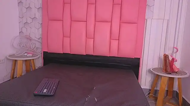 ashlleyray online show from 06-11-26, 07:01