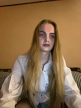 Snapshot of LunaVey chatting on 03-29-26, 05:02 LunaVey online show from 03-29-26, 05:02