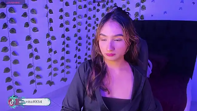 charlotte keyss online show from 03-10-26, 07:24