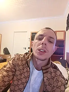 Snapshot of Hugo1993 chatting on 04-02-26, 09:18 Hugo1993 online show from 04-02-26, 09:18