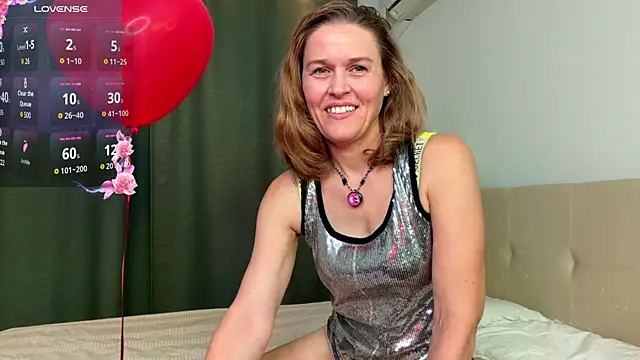 Lizacams online show from 06-23-26, 04:49