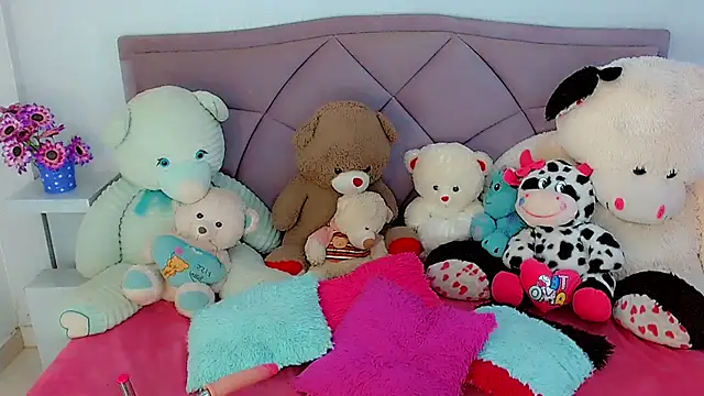 Snapshot of catriona_queen16 chatting on 03-09-26, 12:25 catriona queen16 online show from 03-09-26, 12:25