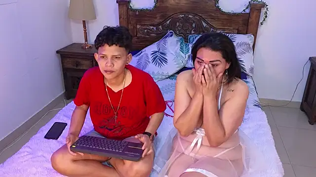 Snapshot of lesbian_Leslie_y_Alizon chatting on 03-14-26, 09:09 lesbian Leslie y Alizon online show from 03-14-26, 09:09