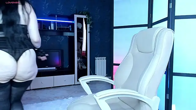 Lucky Milf online show from 06-18-26, 12:42