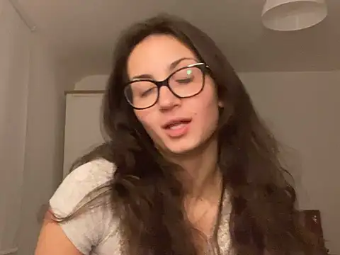 Snapshot of Ellamay06 chatting on 03-03-26, 09:21 Ellamay06 online show from 03-03-26, 09:21