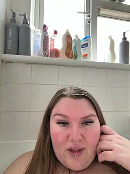 Snapshot of BeeMay22 chatting on 03-10-26, 09:36 BeeMay22 online show from 03-10-26, 09:36