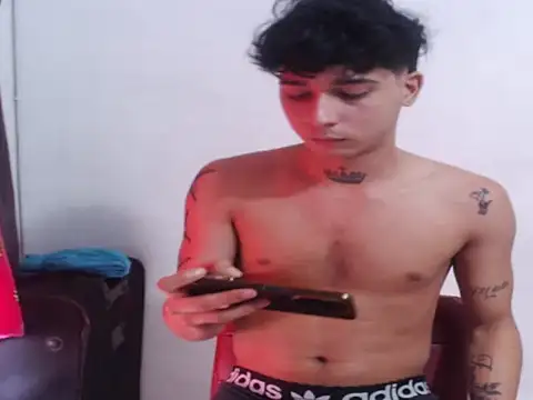 Snapshot of Alejo_bigdick21 chatting on 03-05-26, 07:43 Alejo bigdick21 online show from 03-05-26, 07:43