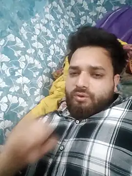 Snapshot of areee214 chatting on 03-06-26, 06:26 areee214 online show from 03-06-26, 06:26