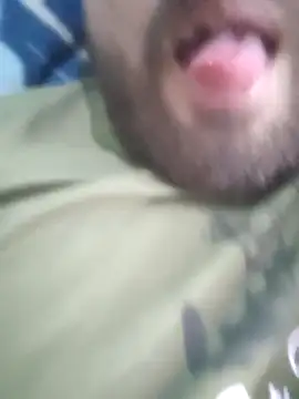 Snapshot of areee214 chatting on 04-05-26, 04:26 areee214 online show from 04-05-26, 04:26