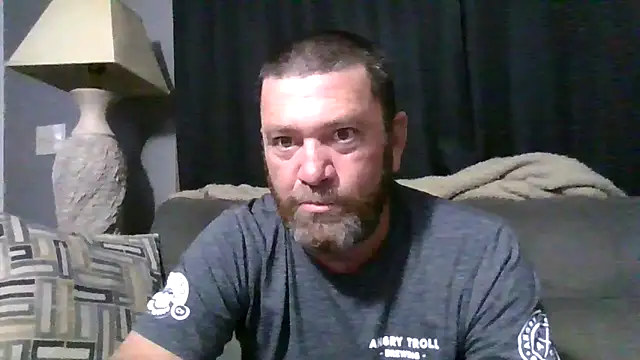 Snapshot of Beaededpainter chatting on 05-31-26, 11:39 Beaededpainter online show from 05-31-26, 11:39