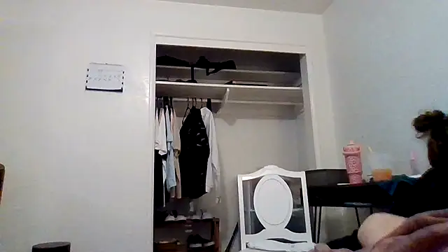 TallHungandCloudy69 online show from 04-17-26, 09:45