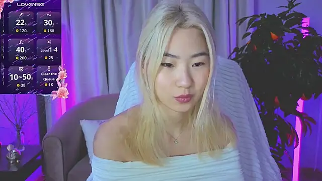 YunnaLuv online show from 03-10-26, 12:59