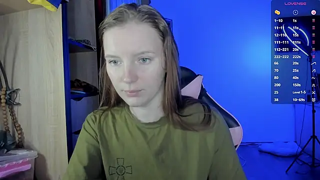 Mary Blu online show from 10-17-25, 01:09