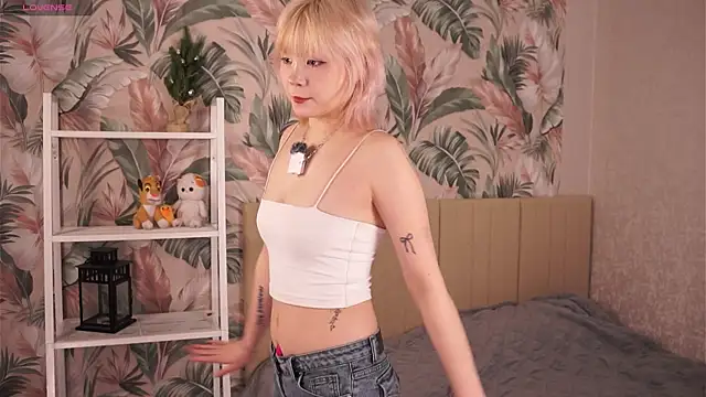 MarjoryHowlingwolf online show from 04-29-26, 07:42